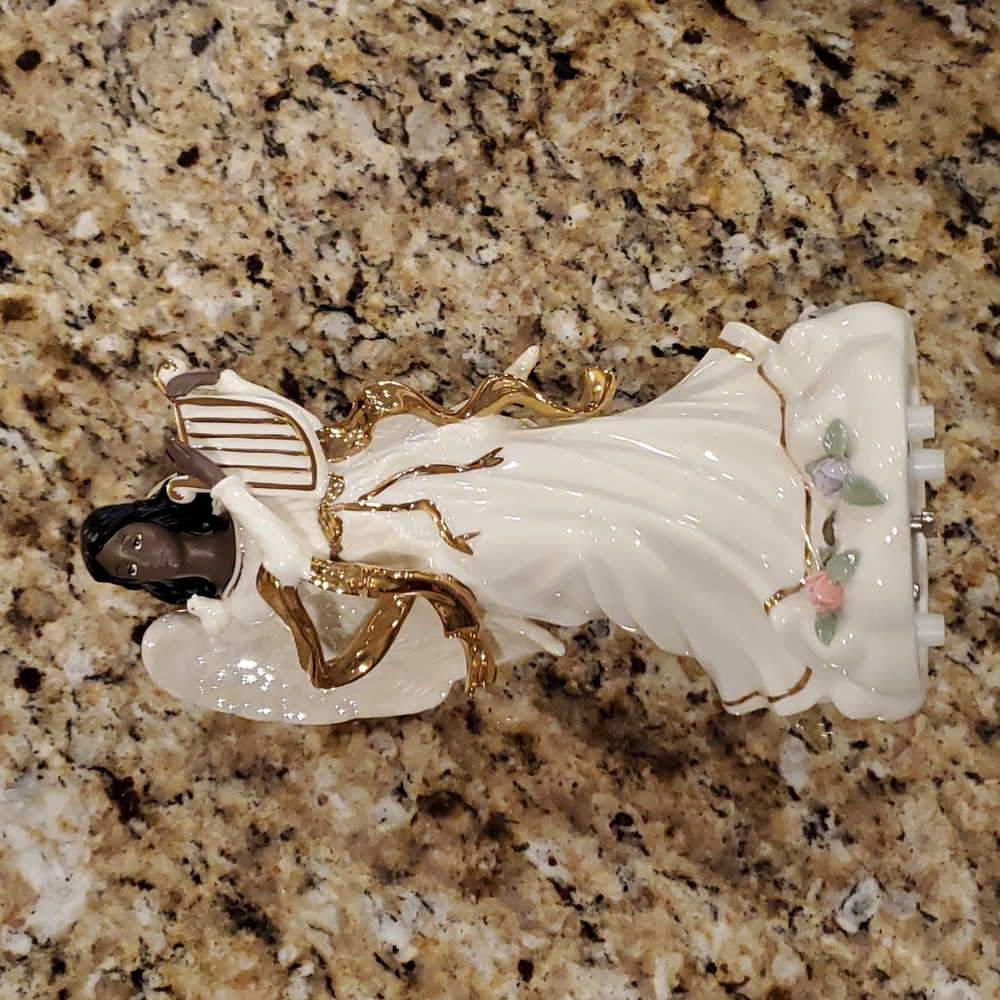 Vintage Sankyo Musical Porcelain Angel with Harp - plays Fur Elise
